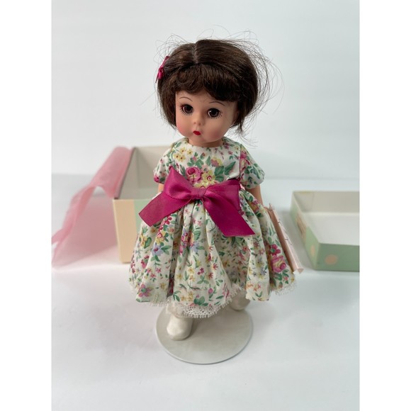 Madame Alexander doll with box 36670 Spring Flower Garden - Picture 1 of 8